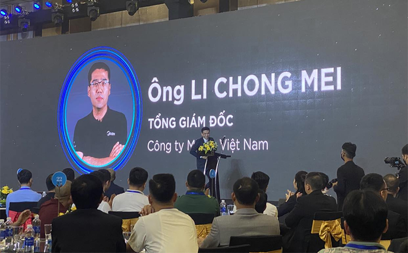 Tổng giám đốc Midea Việt Nam phát biểu hội nghị khách hàng