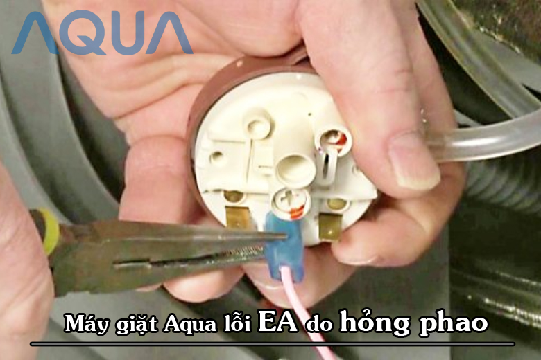 máy giặt Aqua báo lỗi EA do hỏng phao
