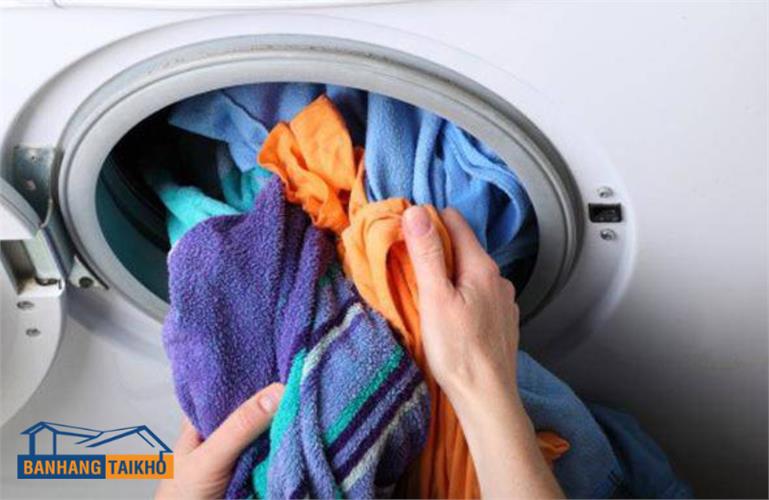 Máy giặt Panasonic báo lỗi H02 do khối lượng giặt nhiều hơn mức cho phép