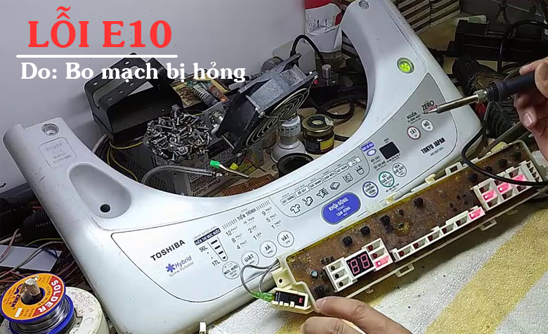 Máy giặt Toshiba báo lỗi E10 do bo mạch bị lỗi