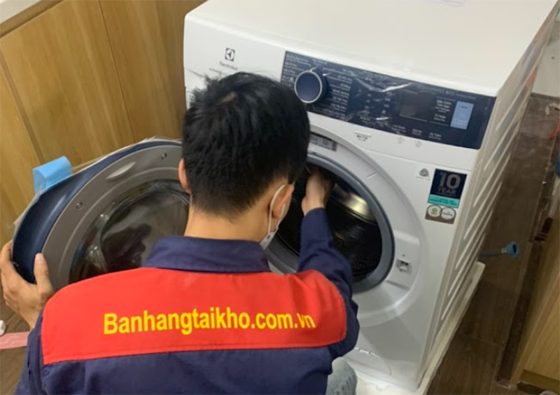 Máy giặt Electrolux lắp đặt bởi kỹ thuật Bảo Minh