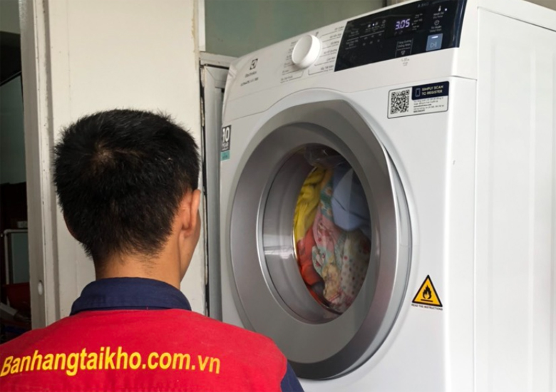 Kỹ thuật Bảo Minh lắp Máy giặt Electrolux